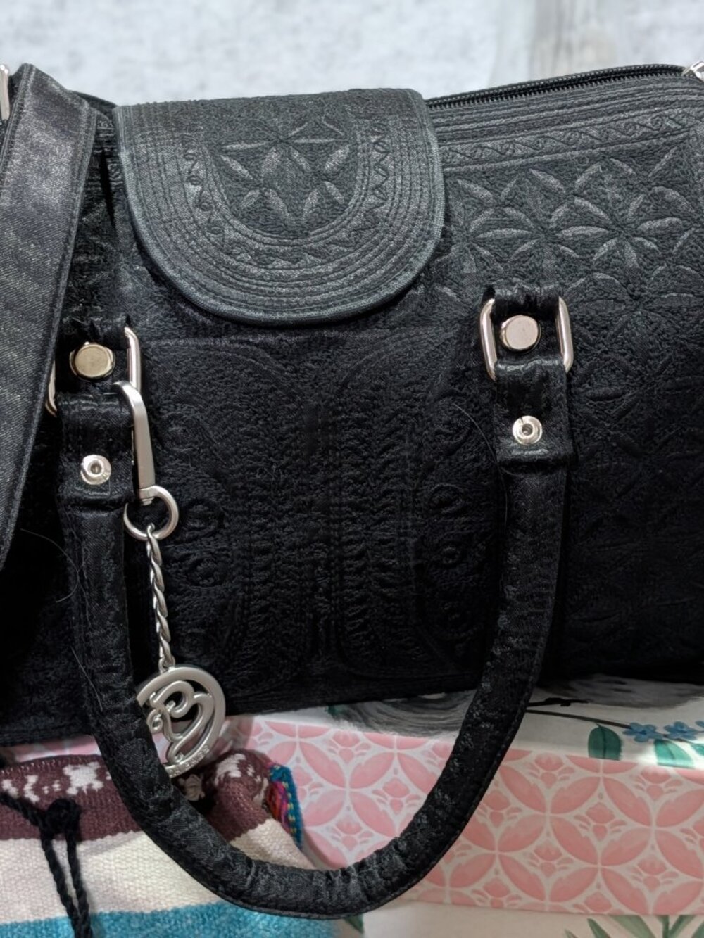 ✨ NEW WITH TAGS (NWT) BANDA BAGS EMBROIDERED BARREL SATCHEL ✨